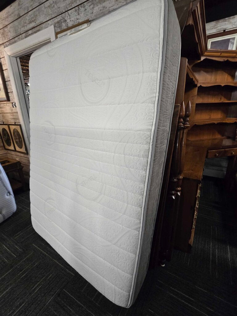 Spare Bedroom Full Mattress (like new condition)