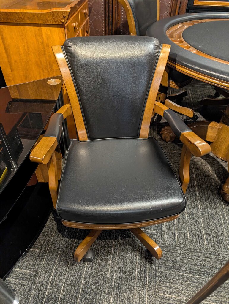 Round Claw Foot Poker / Game Table w / Four Chairs
