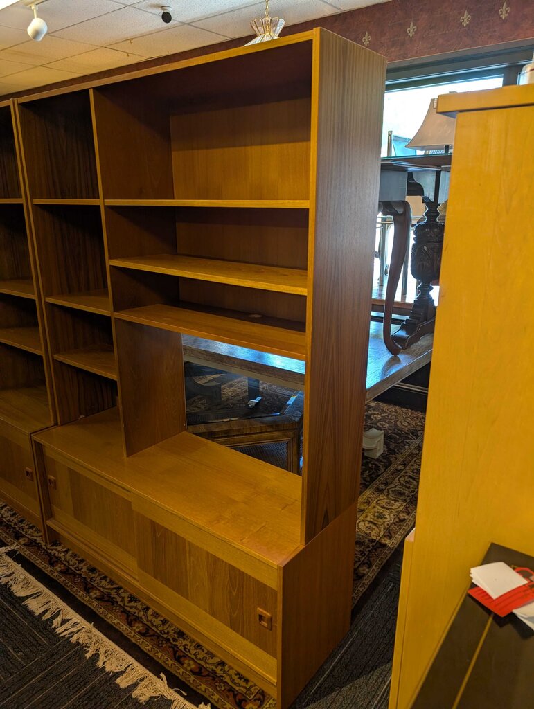 Danish Modern Bookshelf/Media Stand