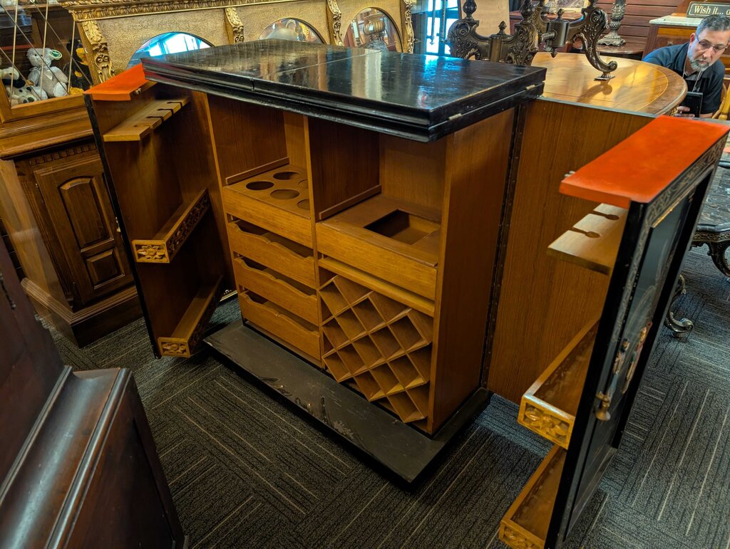 Chinoiserie Home Bar