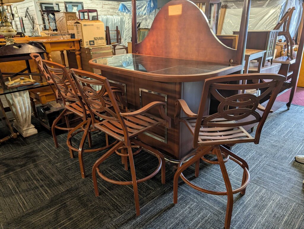 Outdoor Patio Bar With Four Stools
