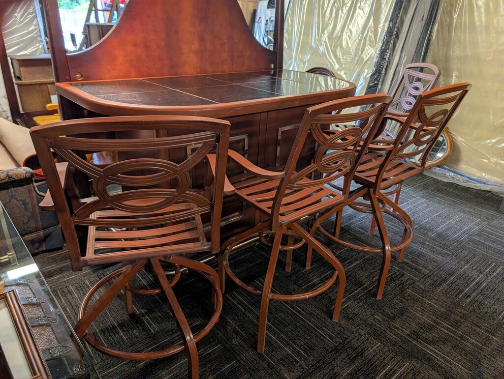 Outdoor Patio Bar With Four Stools