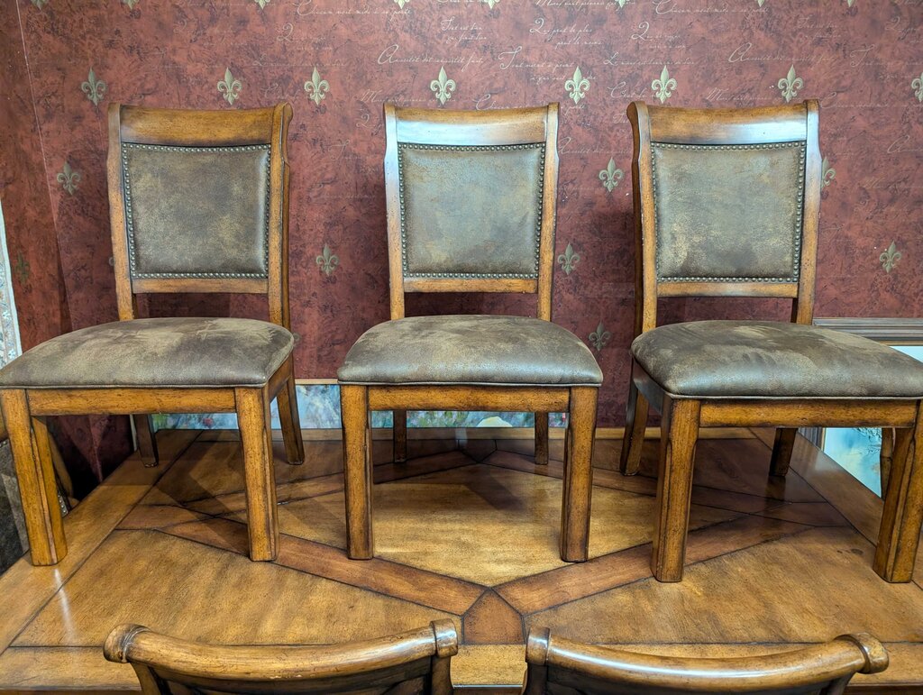 Modern Table With Eight Chairs