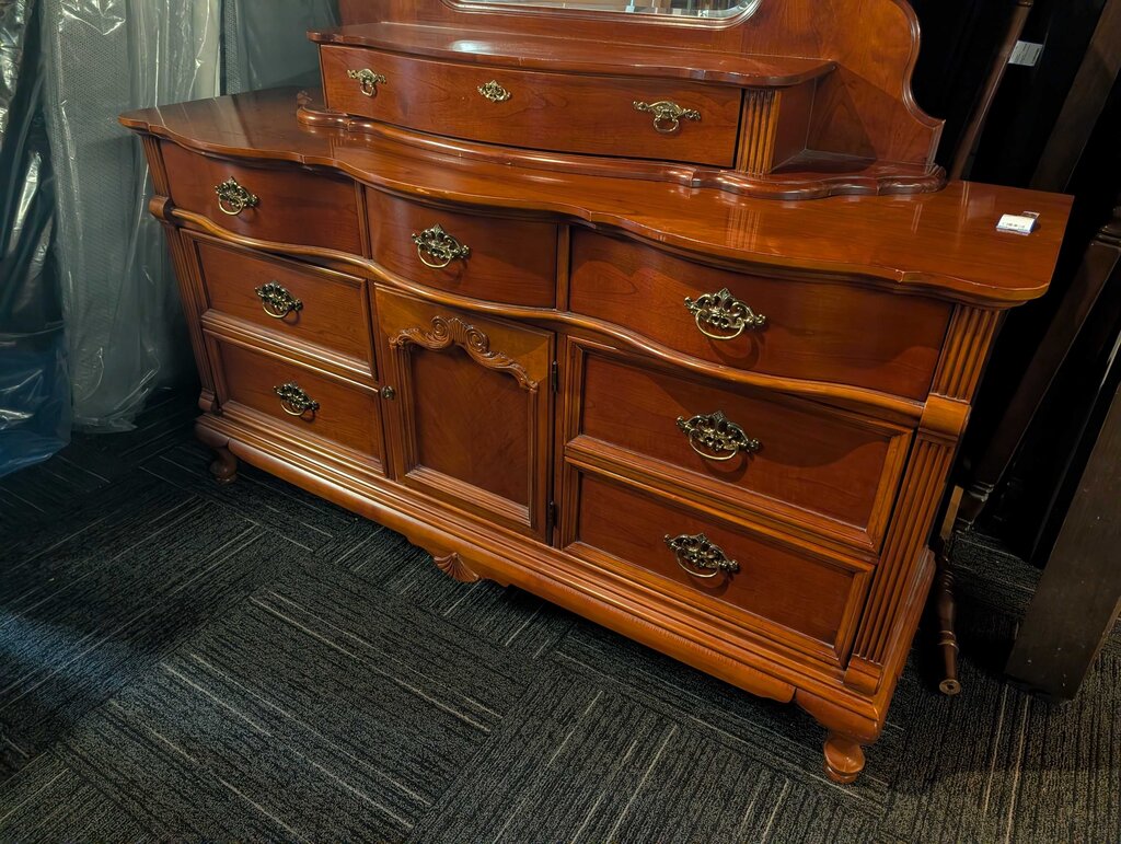 Lexington Dresser With Mirror