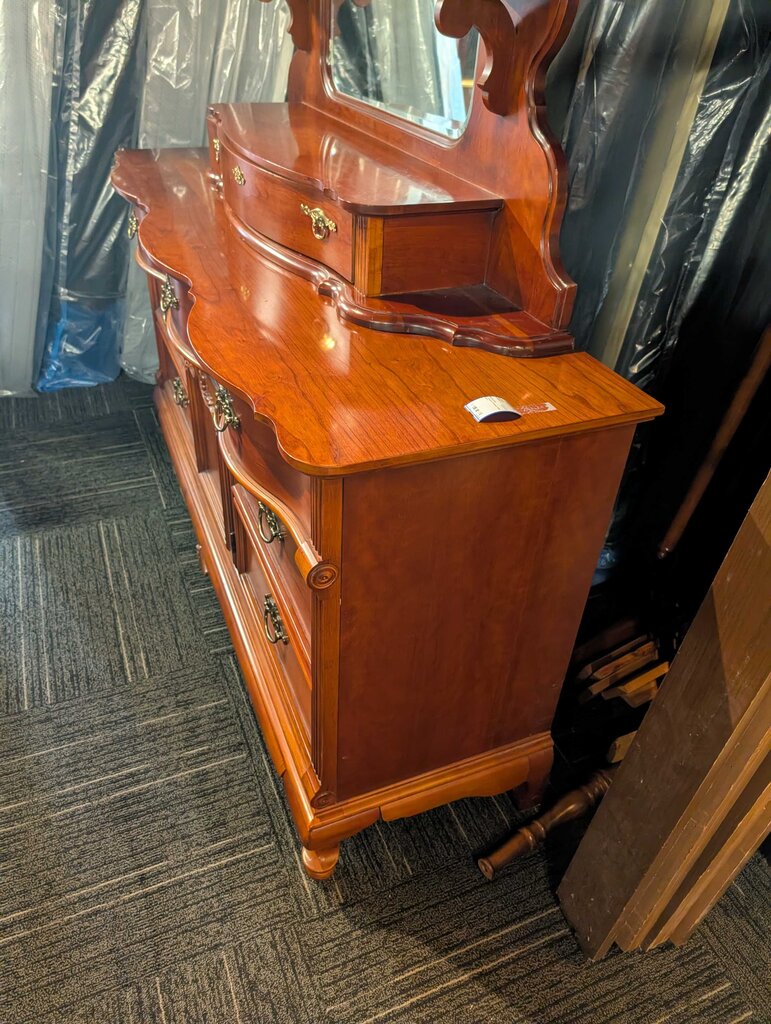 Lexington Dresser With Mirror