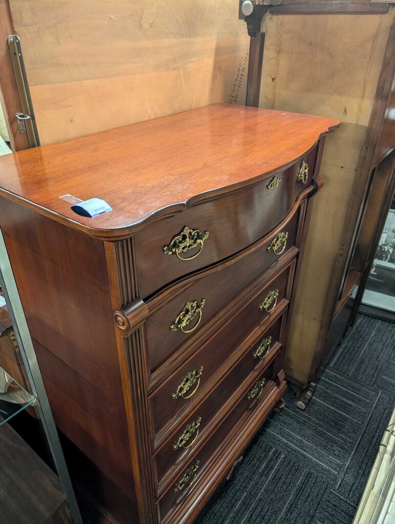Lexington Chest