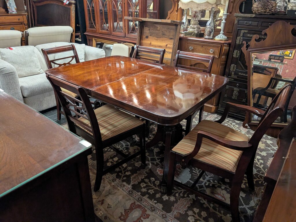 Vintage Mahogany Table With Five Chairs
