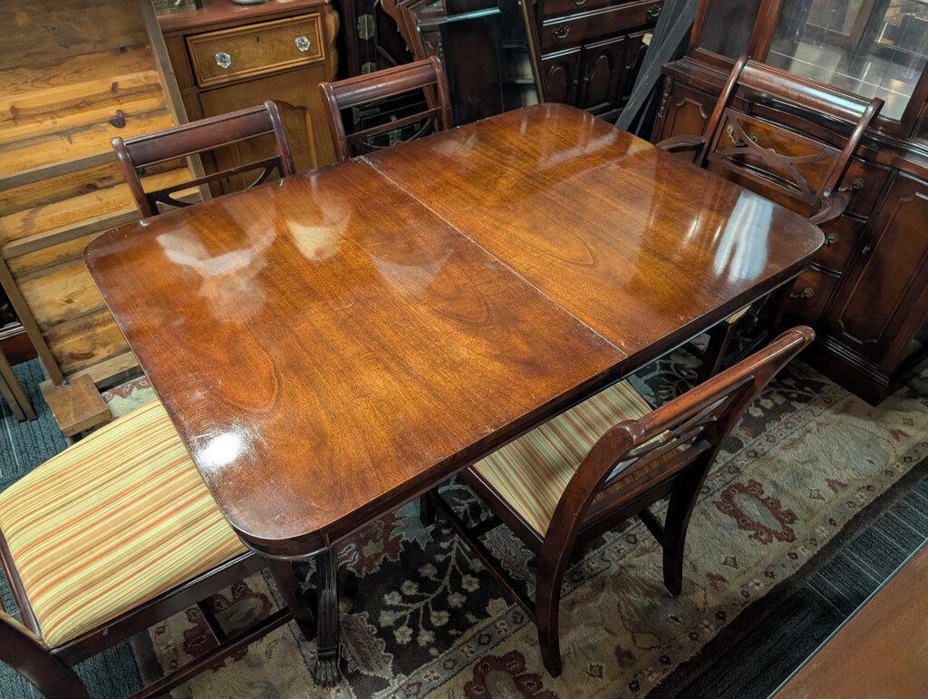 Vintage Mahogany Table With Five Chairs