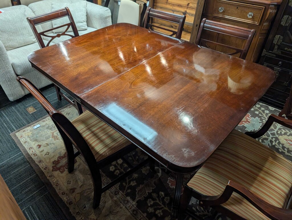 Vintage Mahogany Table With Five Chairs