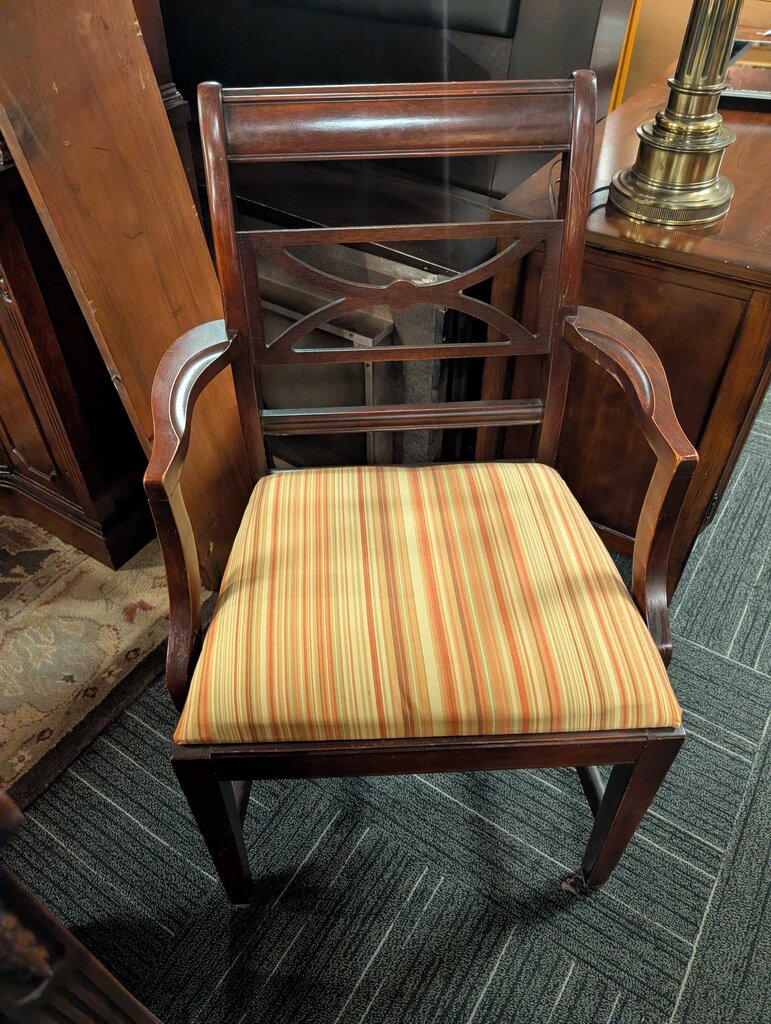 Vintage Mahogany Table With Five Chairs