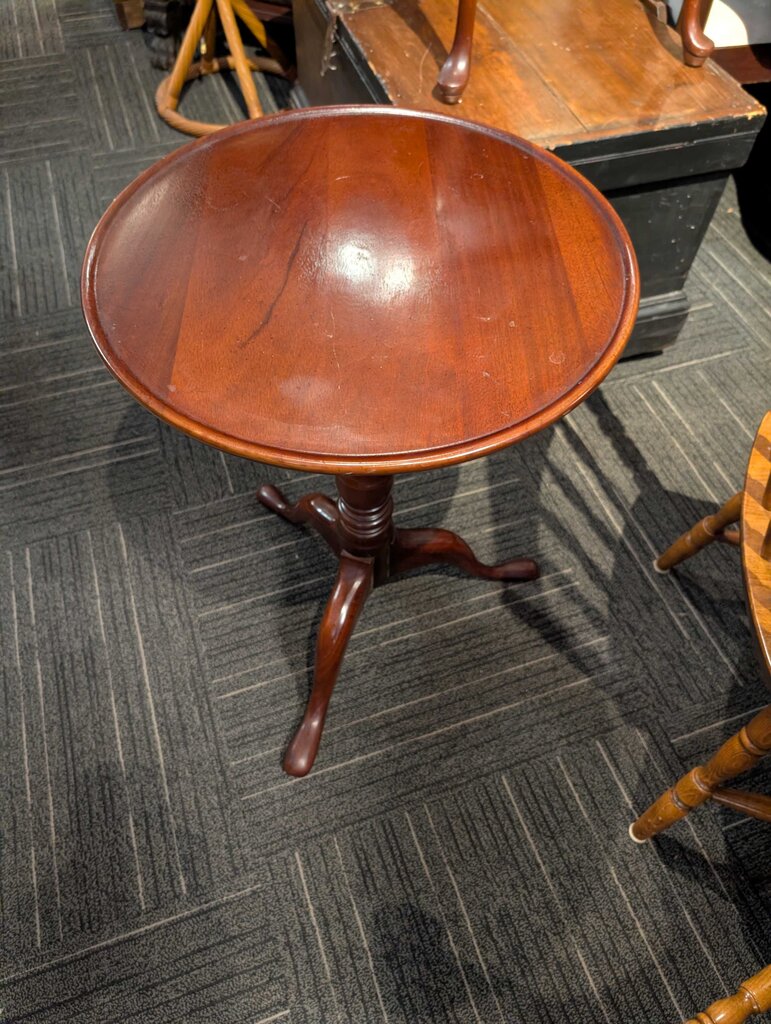 Formal Mahogany Pedestal Table