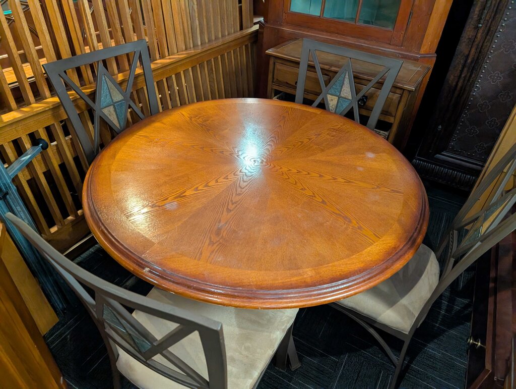 Modern Table With Four Chairs