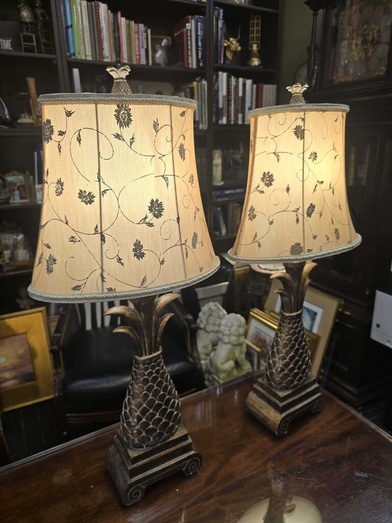 Pair of Pineapple Decorative lamps