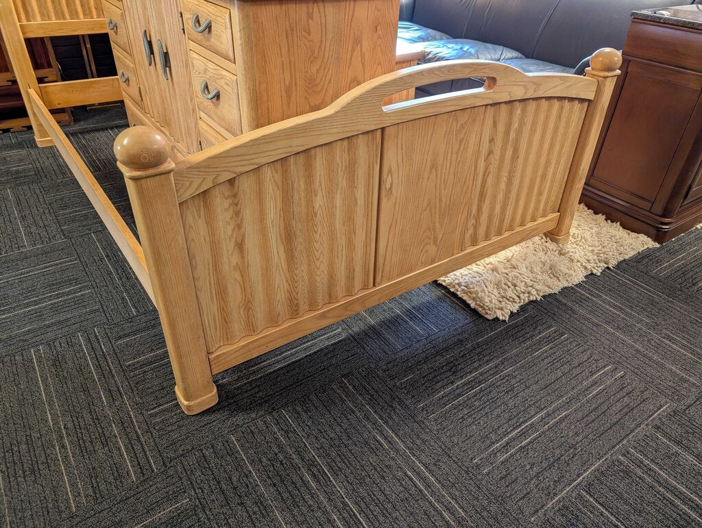 Pennsylvania House Queen Size Bed ( NO BED SLATS )