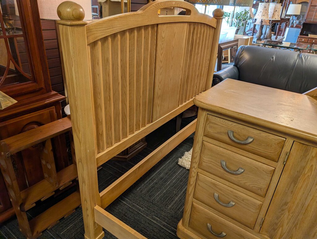Pennsylvania House Queen Size Bed ( NO BED SLATS )