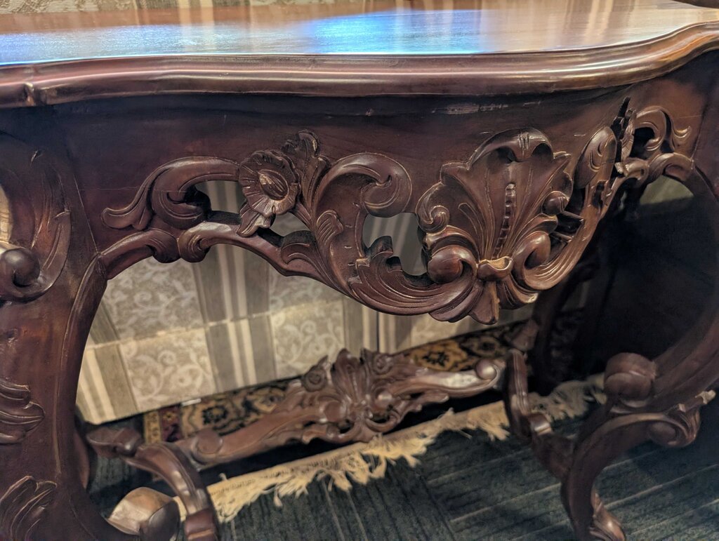 Carved Entry Stand With Mirror