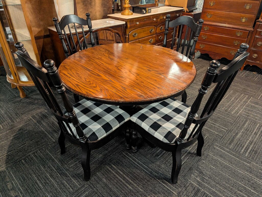 Vintage Table With Four Chairs