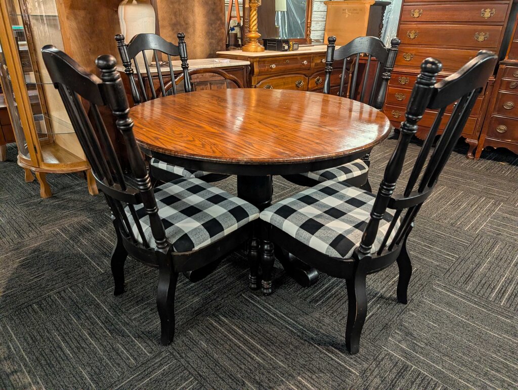 Vintage Table With Four Chairs