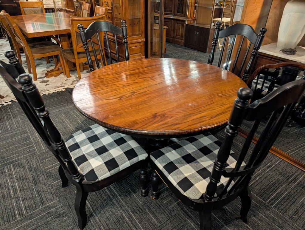 Vintage Table With Four Chairs