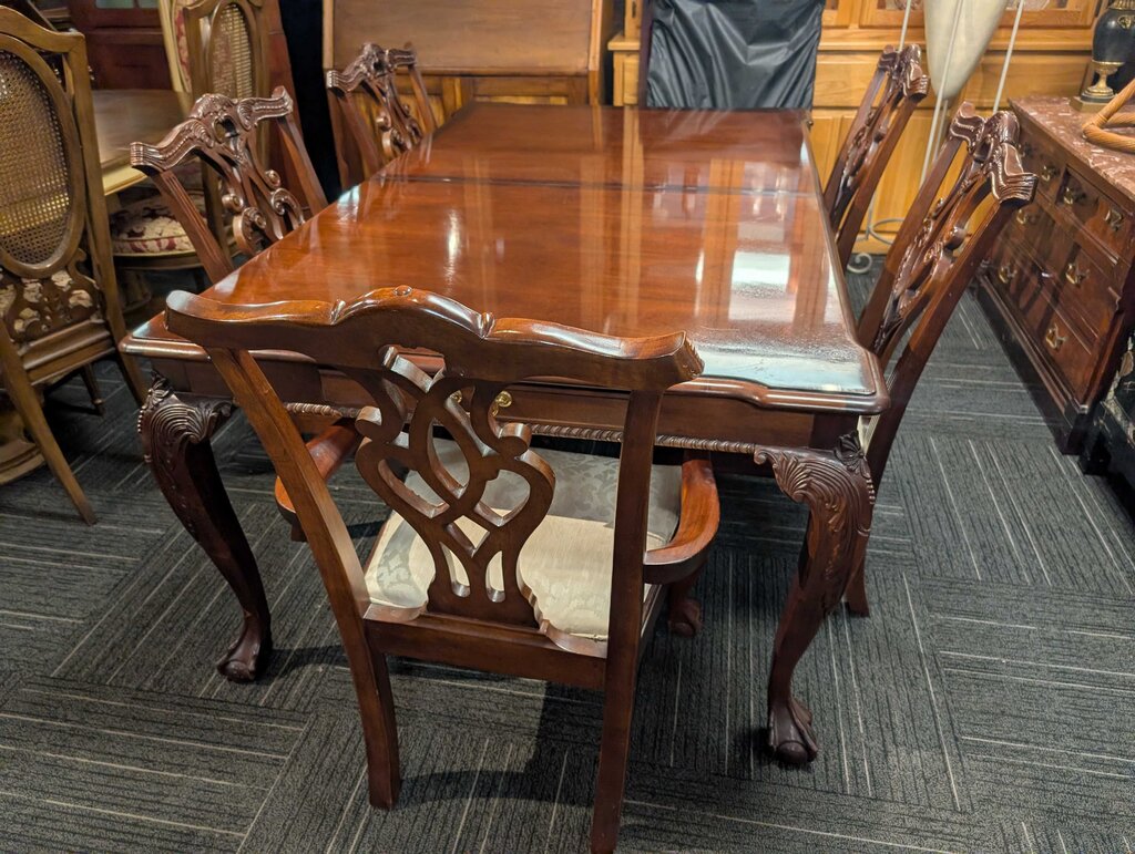Mahogany Chippendale Style Table With Five Chairs
