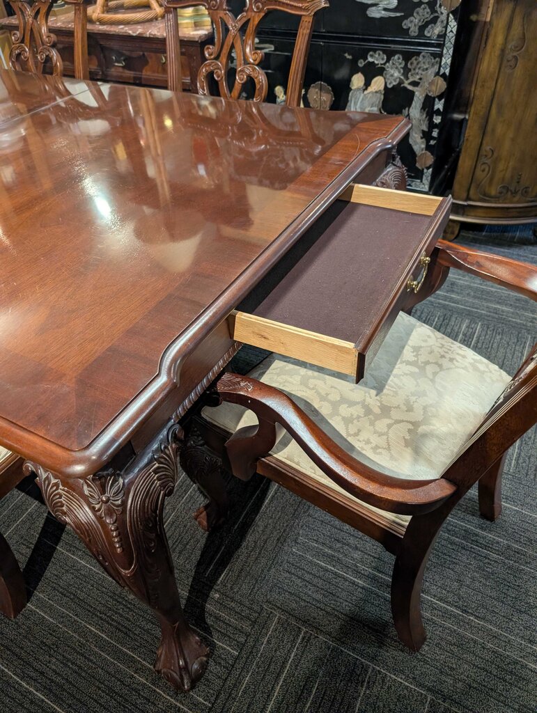 Mahogany Chippendale Style Table With Five Chairs