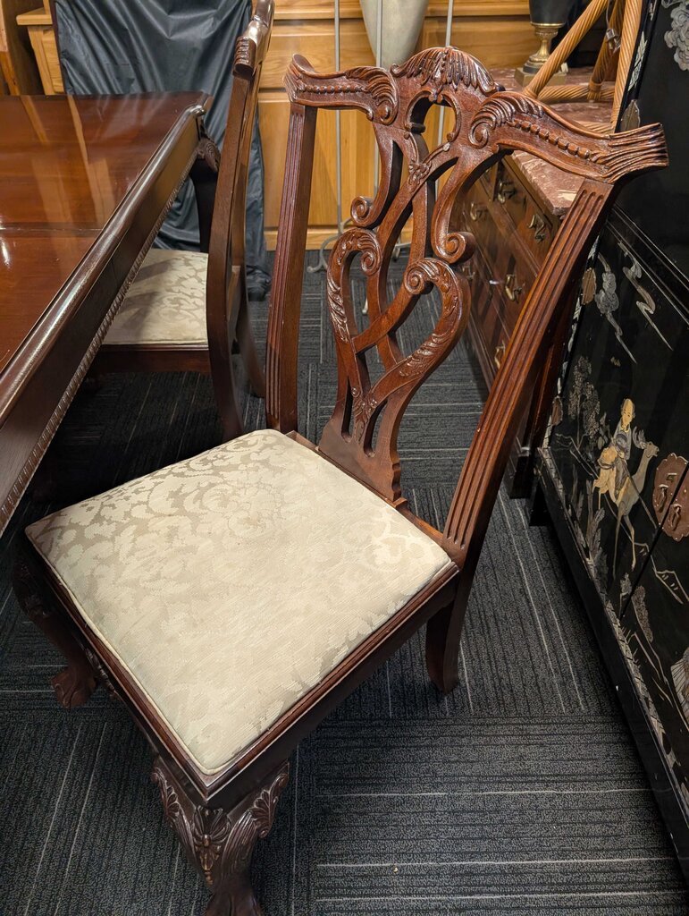 Mahogany Chippendale Style Table With Five Chairs