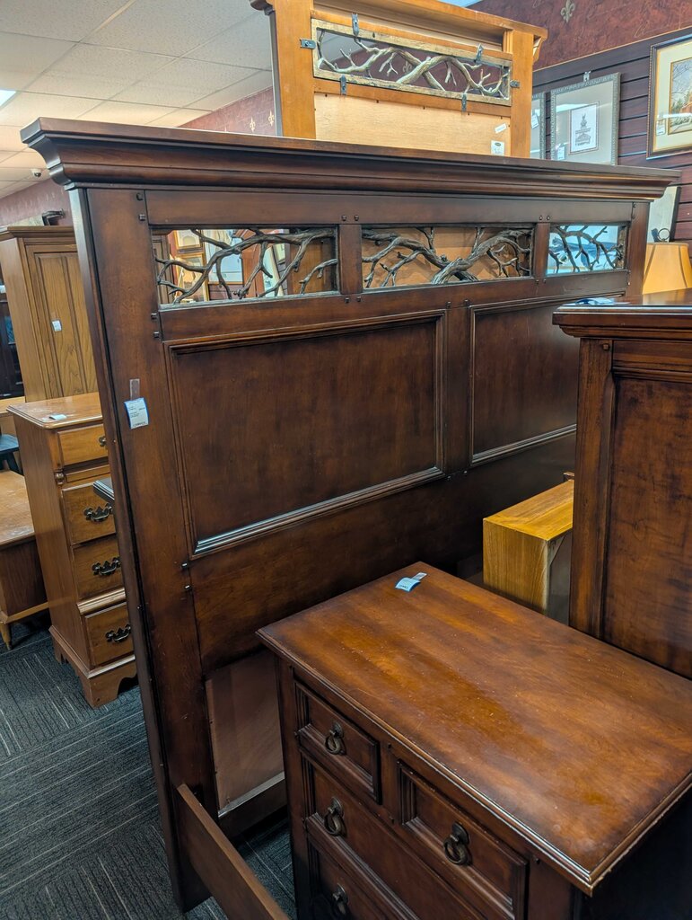 King Size Bed ByKlaussner