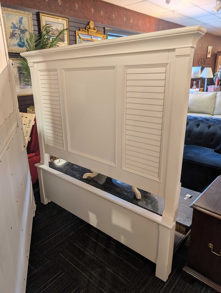 Queen Size Country Style Bed (no bed slats)