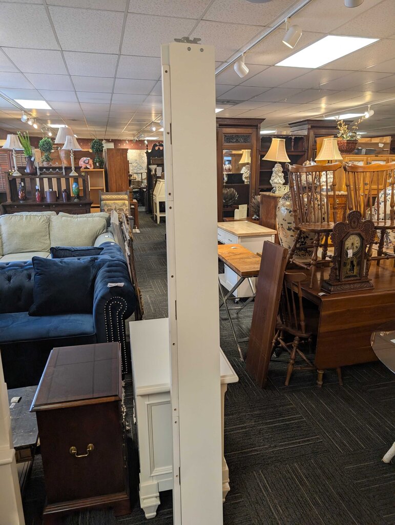 Queen Size Country Style Bed (no bed slats)