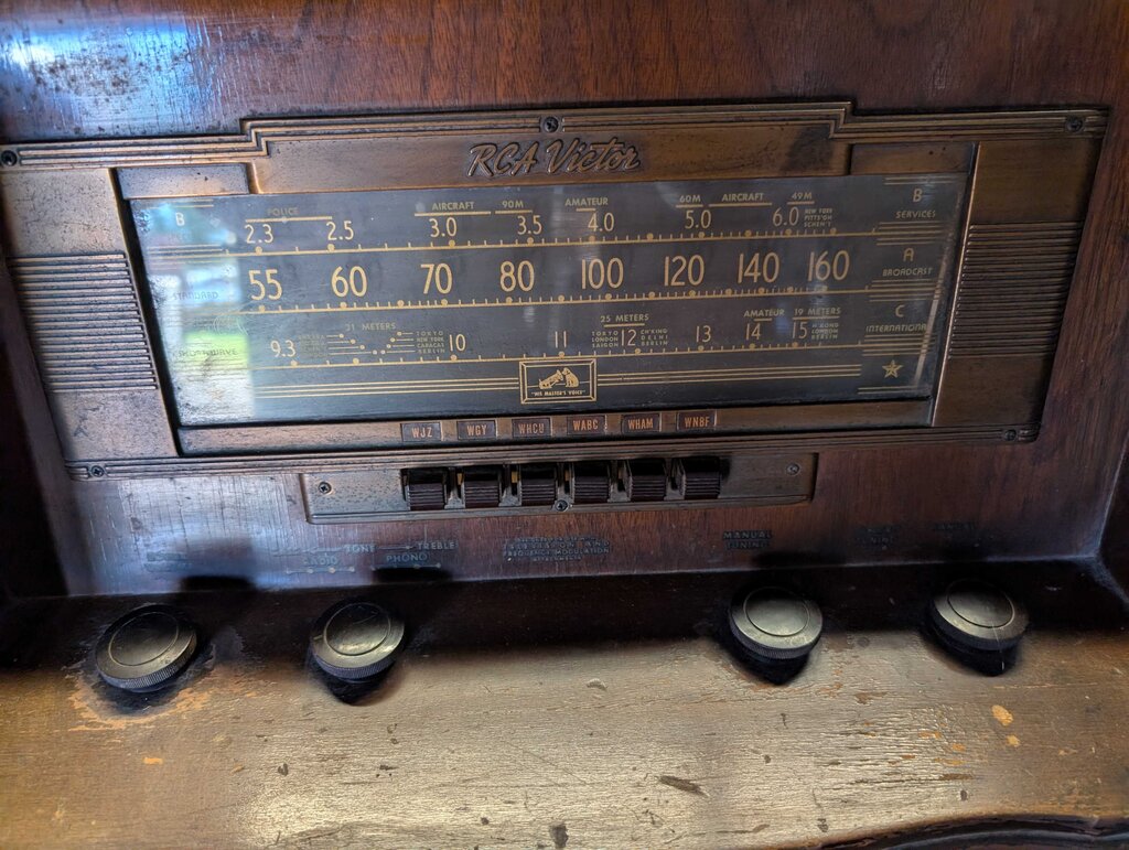 Antique Radio As Is