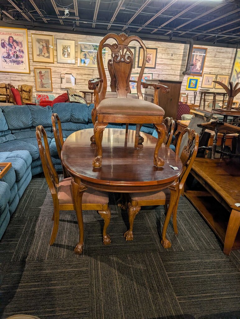 Formal Table With Six Chairs