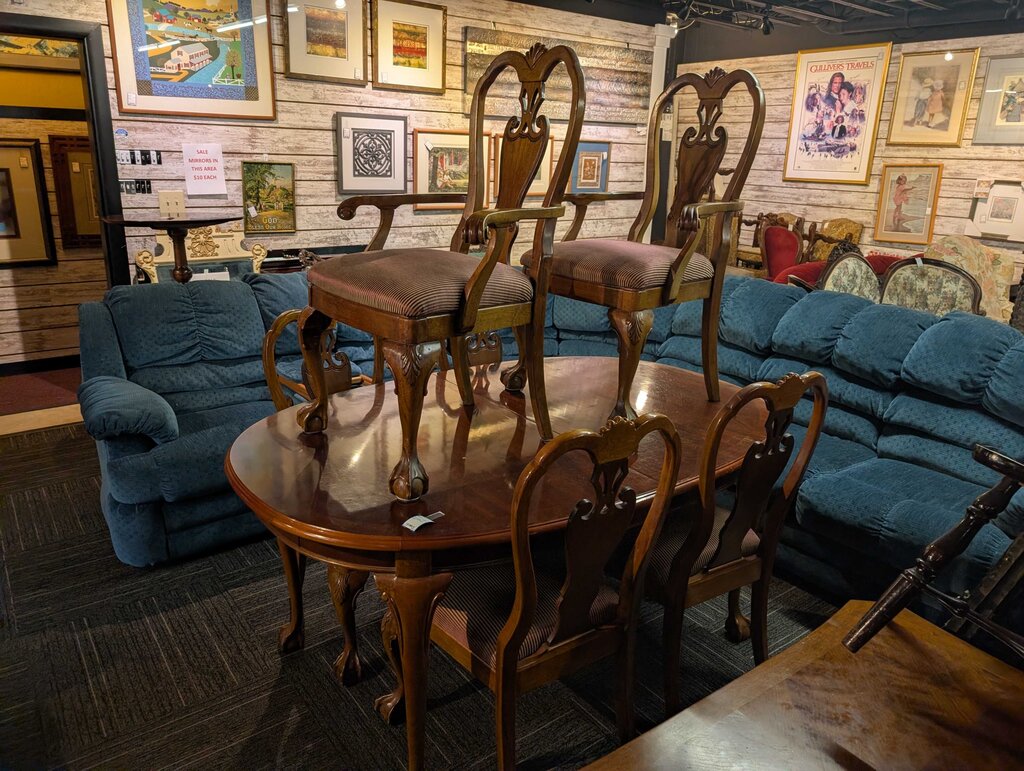 Formal Table With Six Chairs