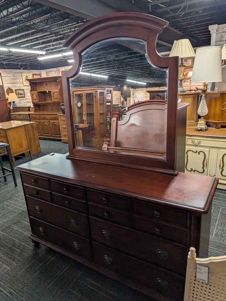 Modern Dresser With Mirror