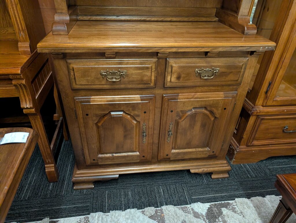 Maple Hutch