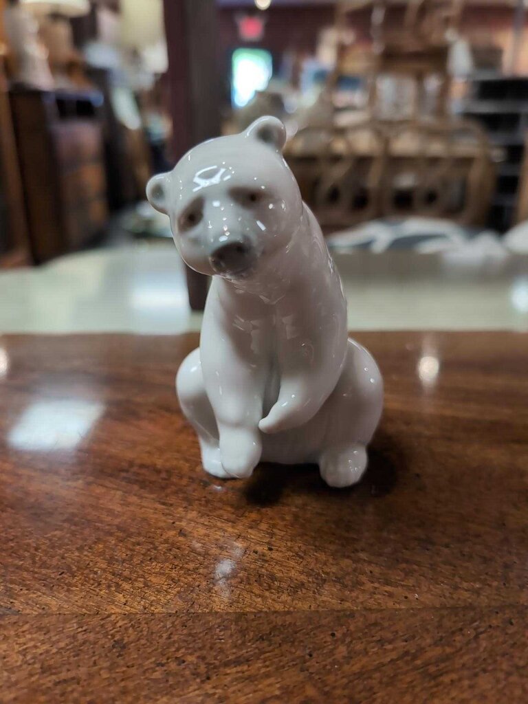 Lladro Porcelain "Seated Polar Bear" Retired in 1992