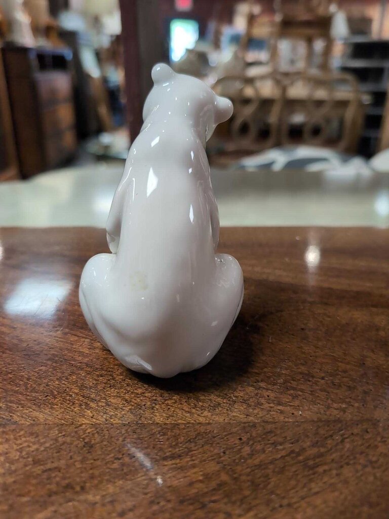 Lladro Porcelain "Seated Polar Bear" Retired in 1992