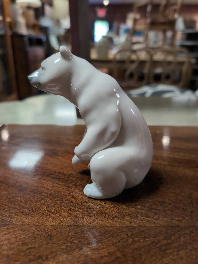 Lladro Porcelain "Seated Polar Bear" Retired in 1992