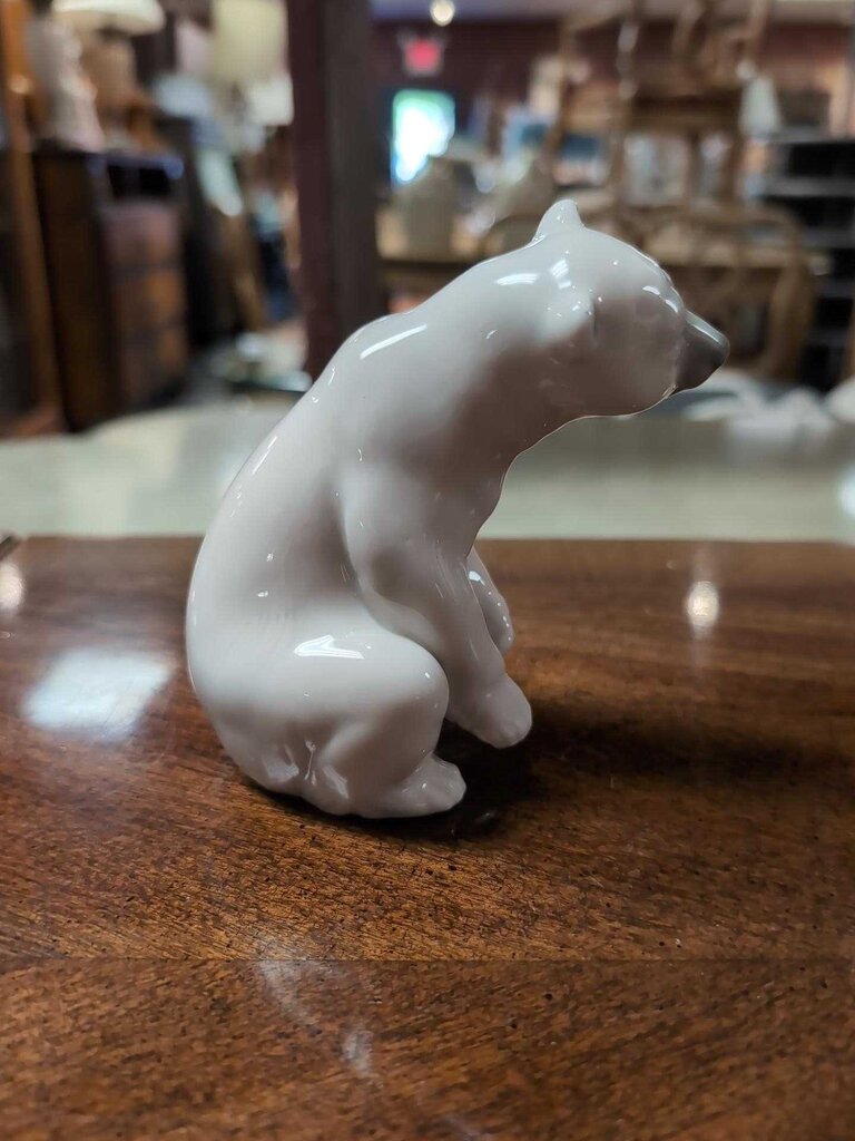 Lladro Porcelain "Seated Polar Bear" Retired in 1992