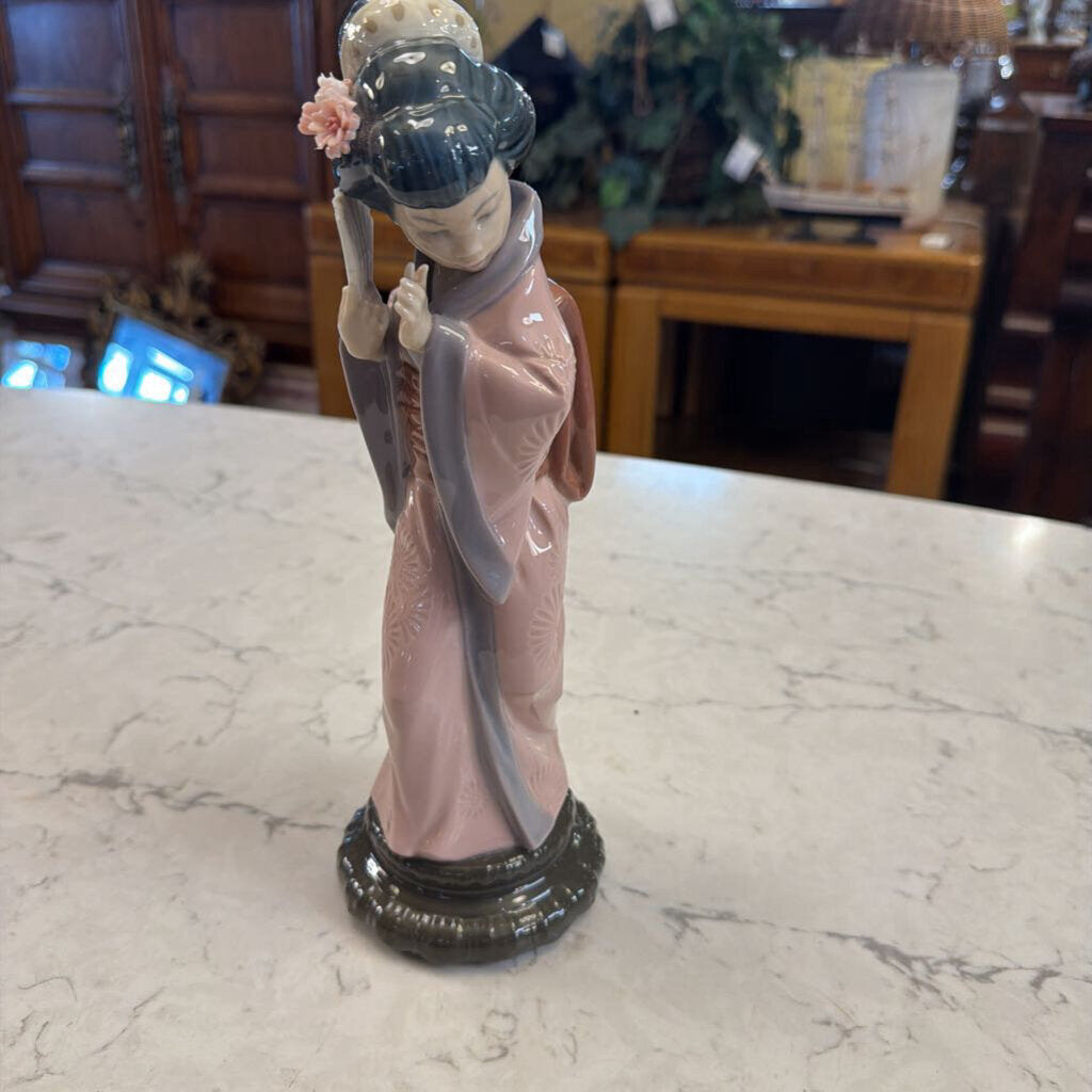 Lladro #4990 Porcelain Timid Japanese Girl Holding a Fan Figurine