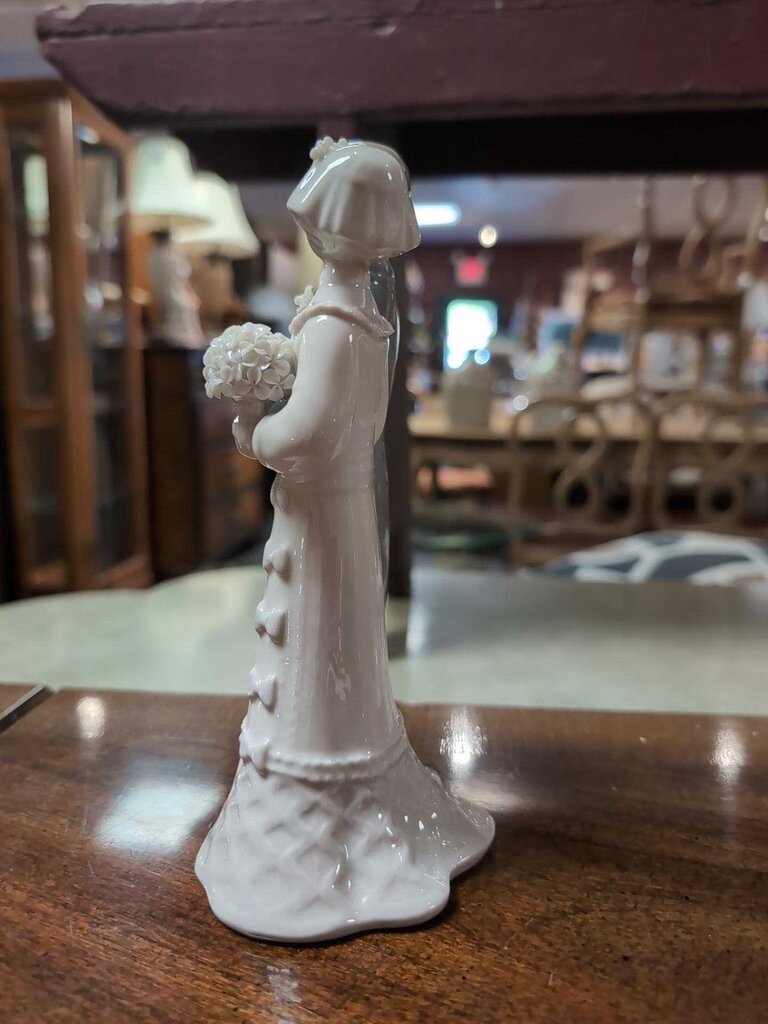 Lladro #1922 Bride & Groome Cake Toper