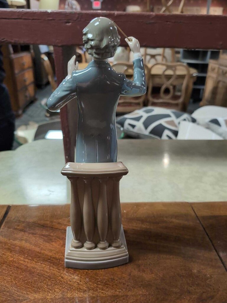 Lladro "Maestro, Music Please" Porcelain Figurine MIB