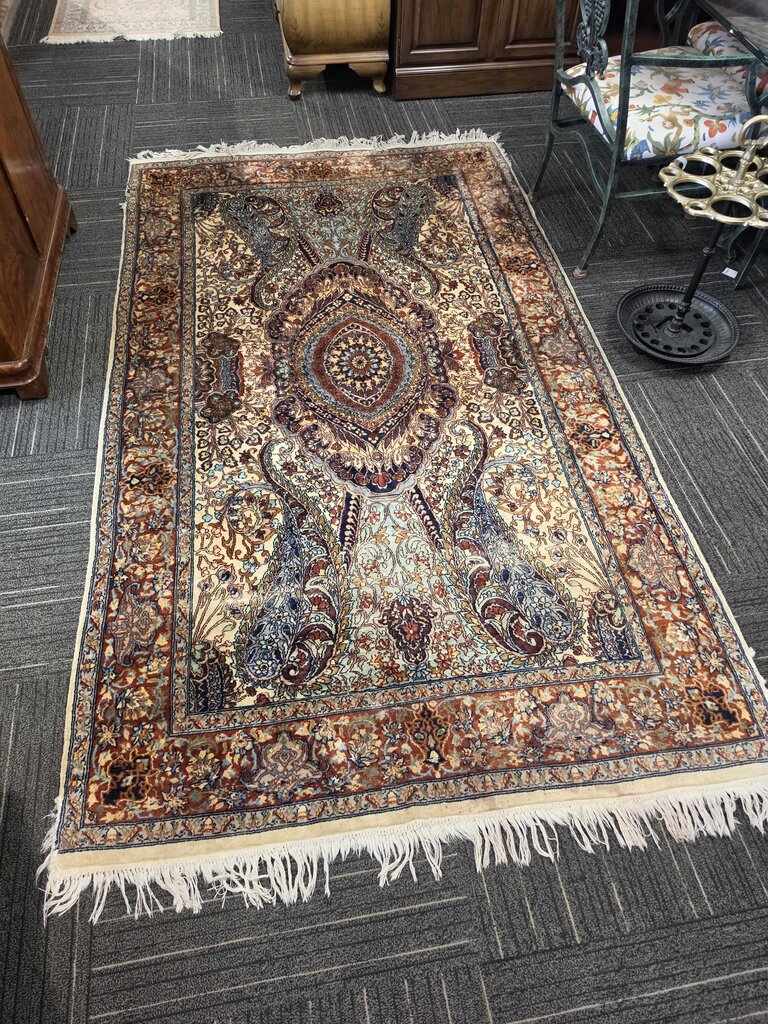 Fine Handwoven Isfahan-Style Oriental Rug – Intricate Floral Medallion & Boteh Design