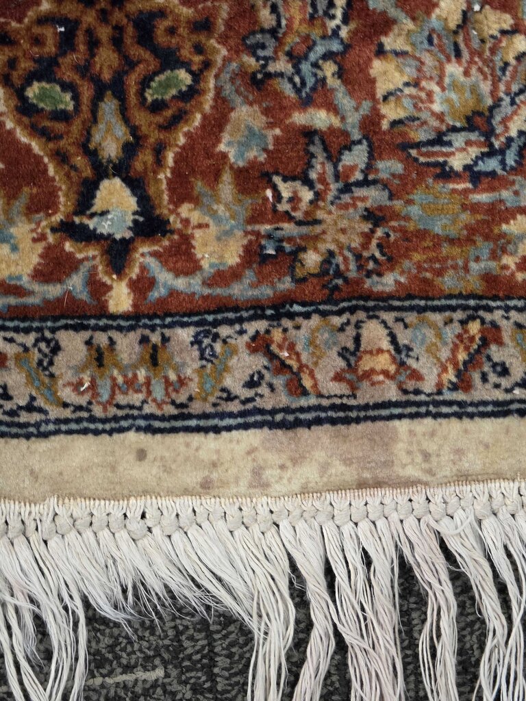 Fine Handwoven Isfahan-Style Oriental Rug – Intricate Floral Medallion & Boteh Design