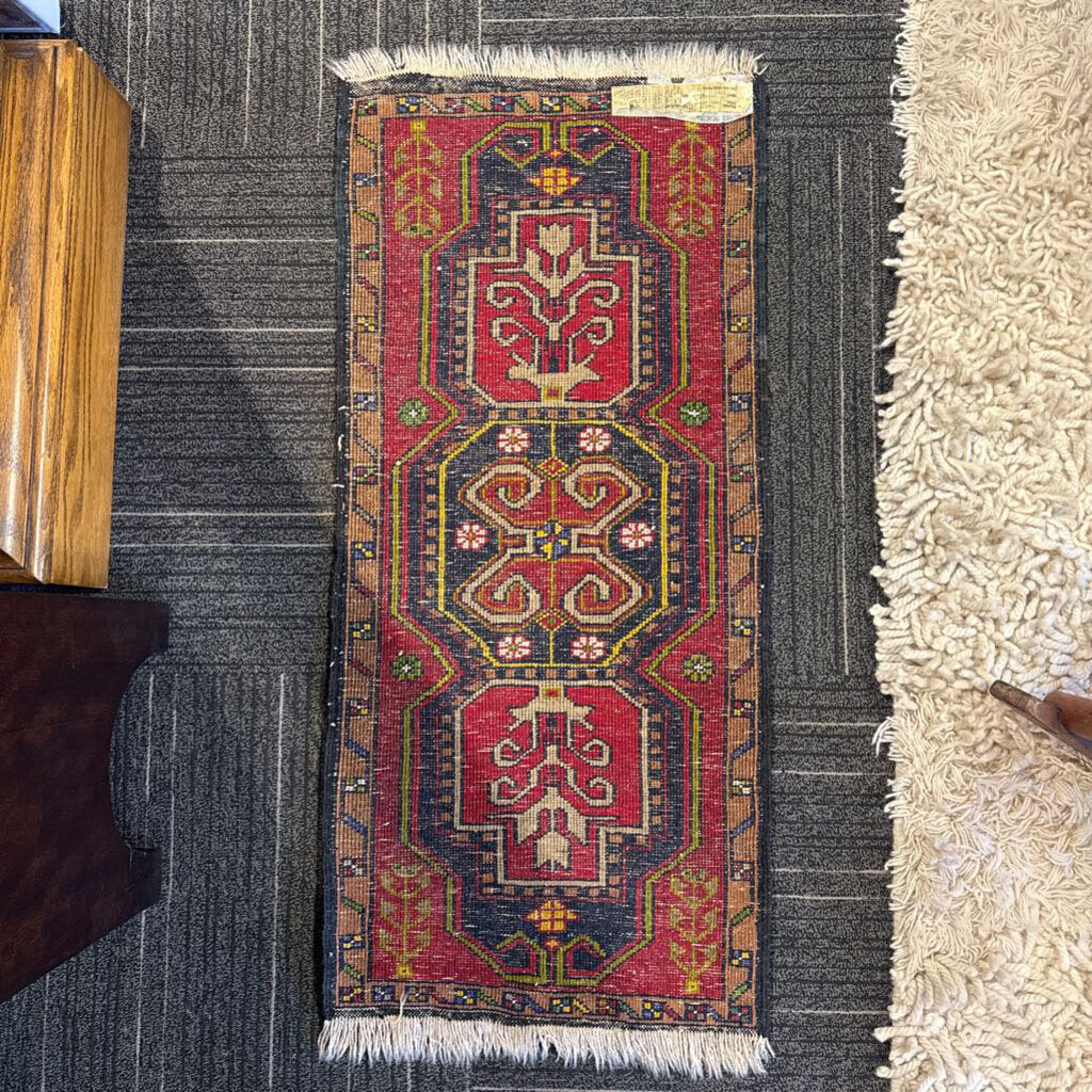 Handwoven Wool Turkish Yastik Rug 1'7" by 3'8"