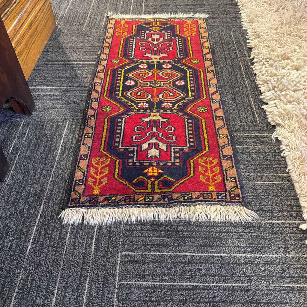 Handwoven Wool Turkish Yastik Rug 1'7" by 3'8"