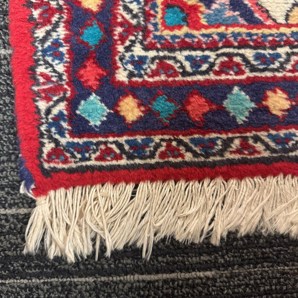 Handwoven Wool Floral Medallion Carpet 2'2" by 4'8"