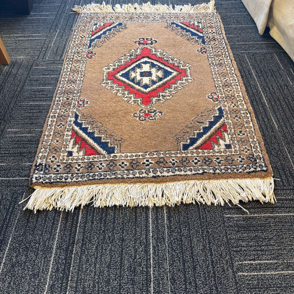 Handwoven Wool Persian Sarab Medallion Rug 2'2" by 3'7"