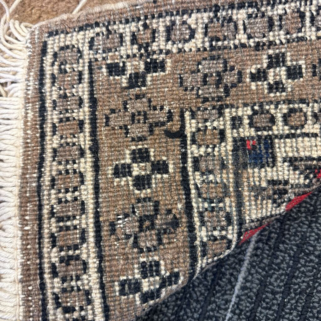 Handwoven Wool Persian Sarab Medallion Rug 2'2" by 3'7"
