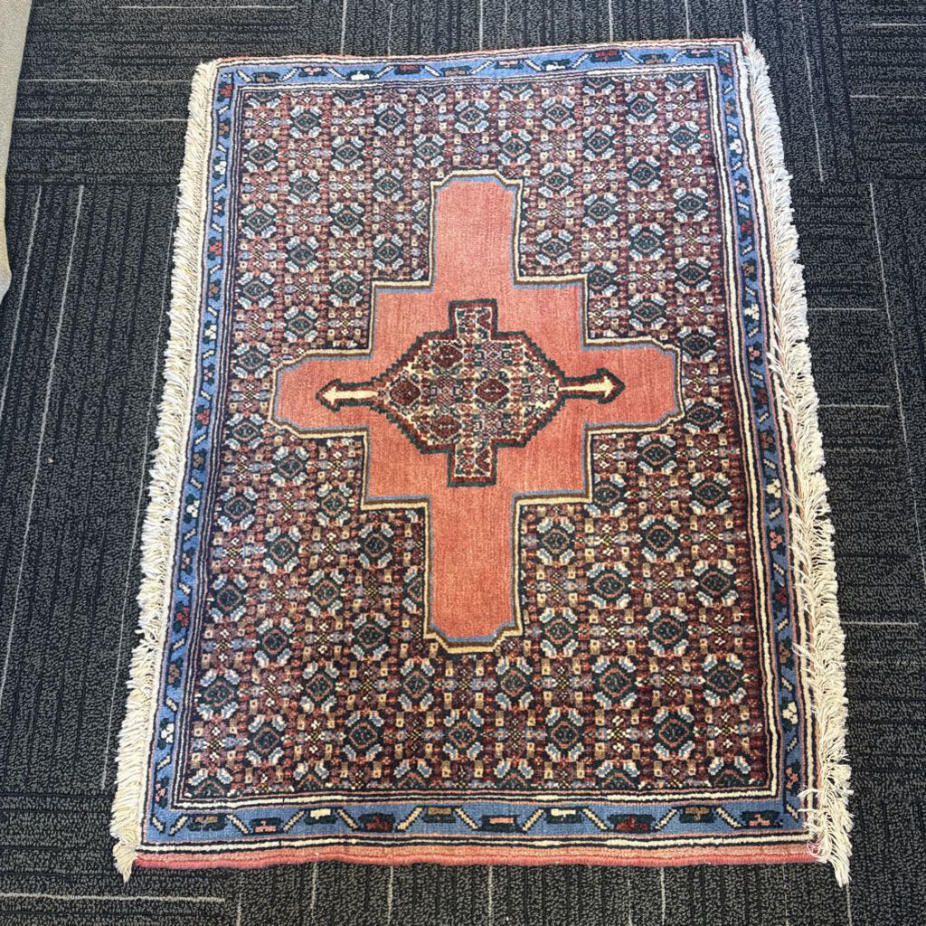 Handwoven Wool Senneh Herati Medallion Rug 2'9" by 2'1"