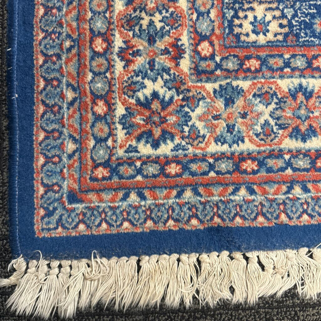 Handwoven Wool Floral Arabesque Rug 2'8" by 2'11"